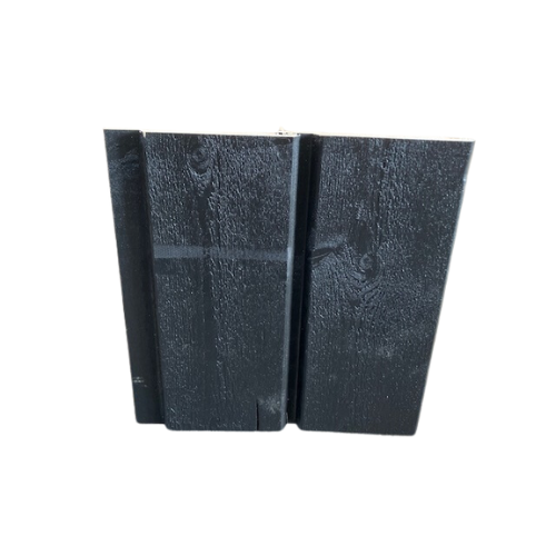 Zwart vuren sponningschroot, zichtzijde fijnbezaagd 18x130 mm werkend lengte 420 cm (bestelartikel)