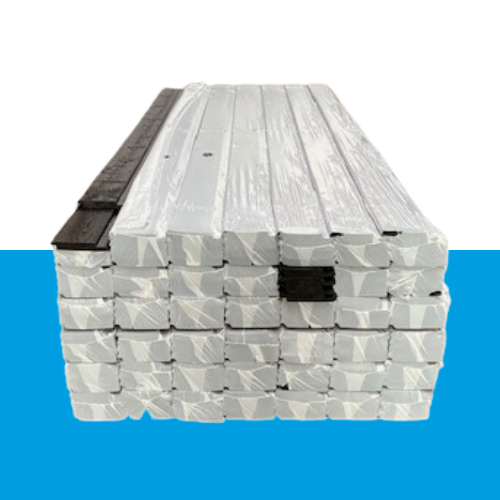 Zwart vuren sponningschroot, zichtzijde fijnbezaagd  18x130 mm werkend lengte 480 cm (bestelartikel)